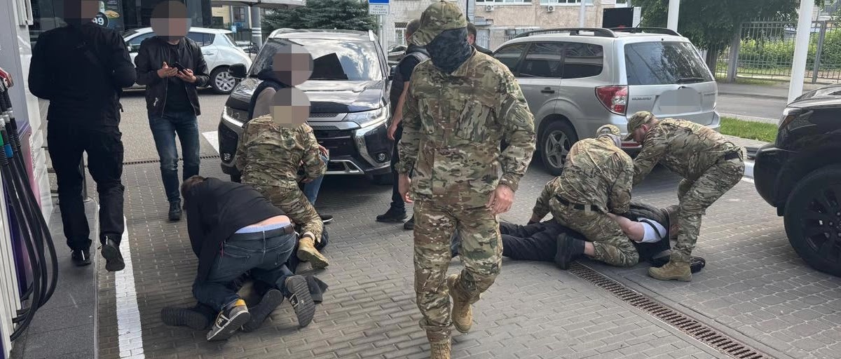 ДБР затримало військового та його спільника за організацію переправлення ухилянтів за $50 000