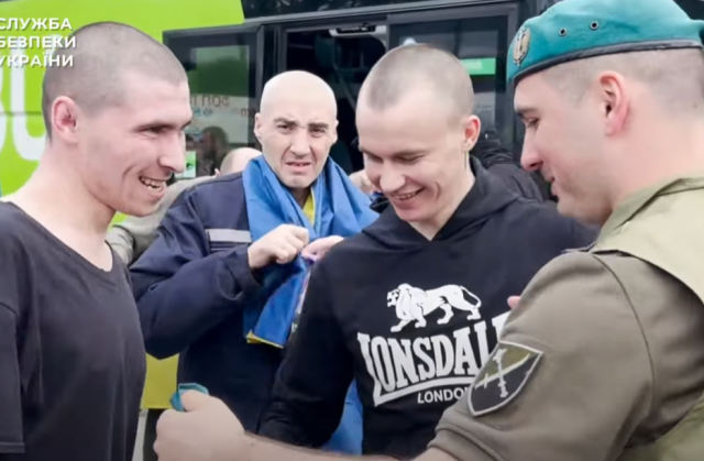 СБУ показала ексклюзивні кадри з обміну полонених