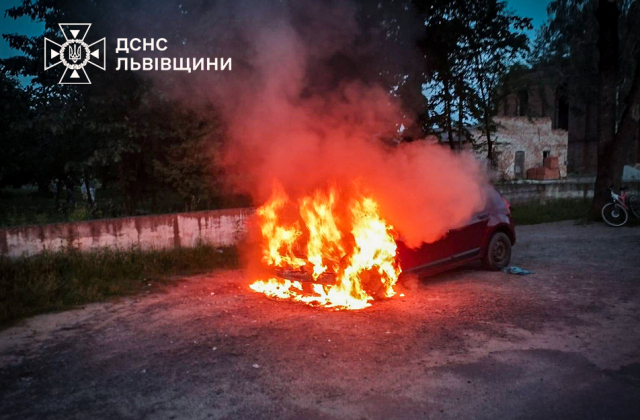На Львівщині за добу зафіксовано три пожежі в автомобілях