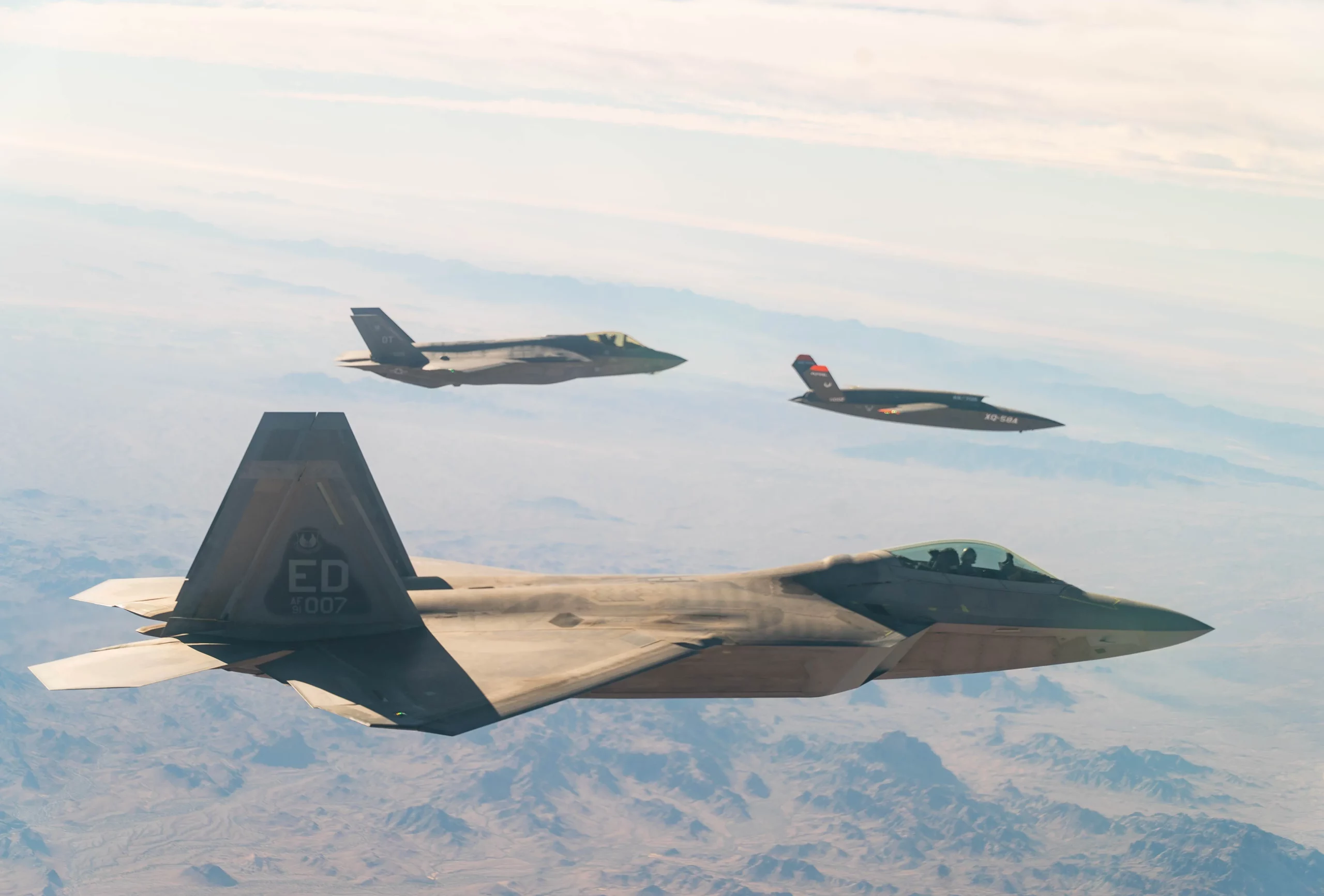 F-22 першими отримають контроль над безпілотними літаками