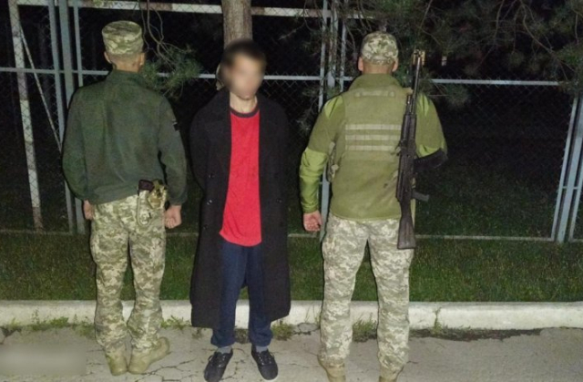У пункті пропуску «Чоп» затримали іноземця, який коліями прийшов в Україну